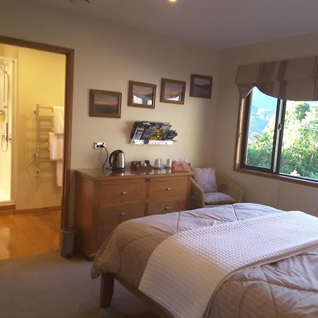 Okiwa Bay Lodge Picton Buitenkant foto