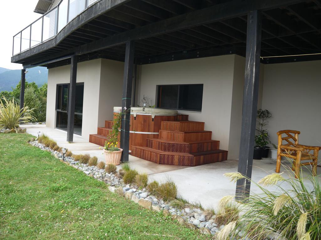 Okiwa Bay Lodge Picton Buitenkant foto
