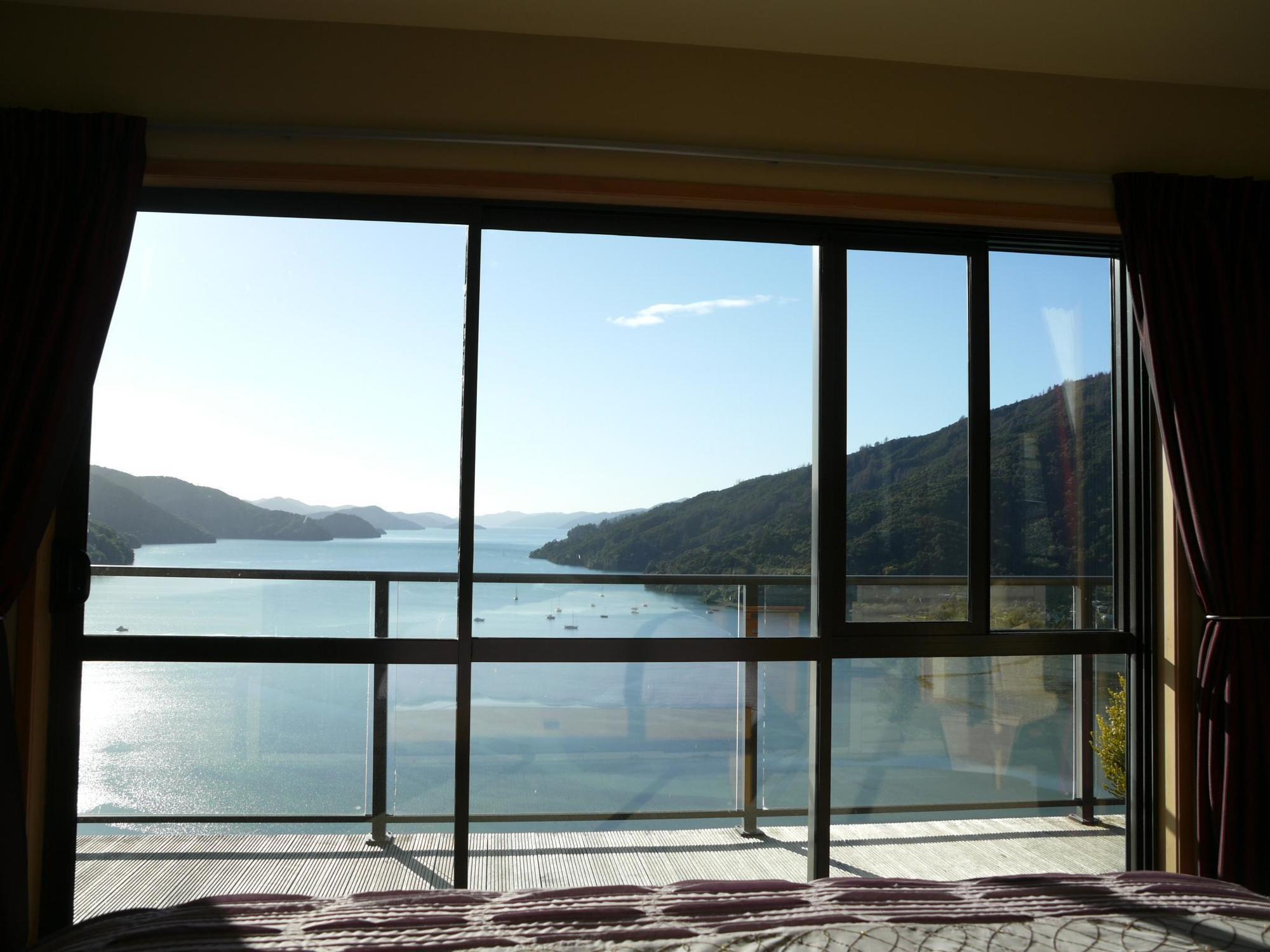 Okiwa Bay Lodge Picton Buitenkant foto