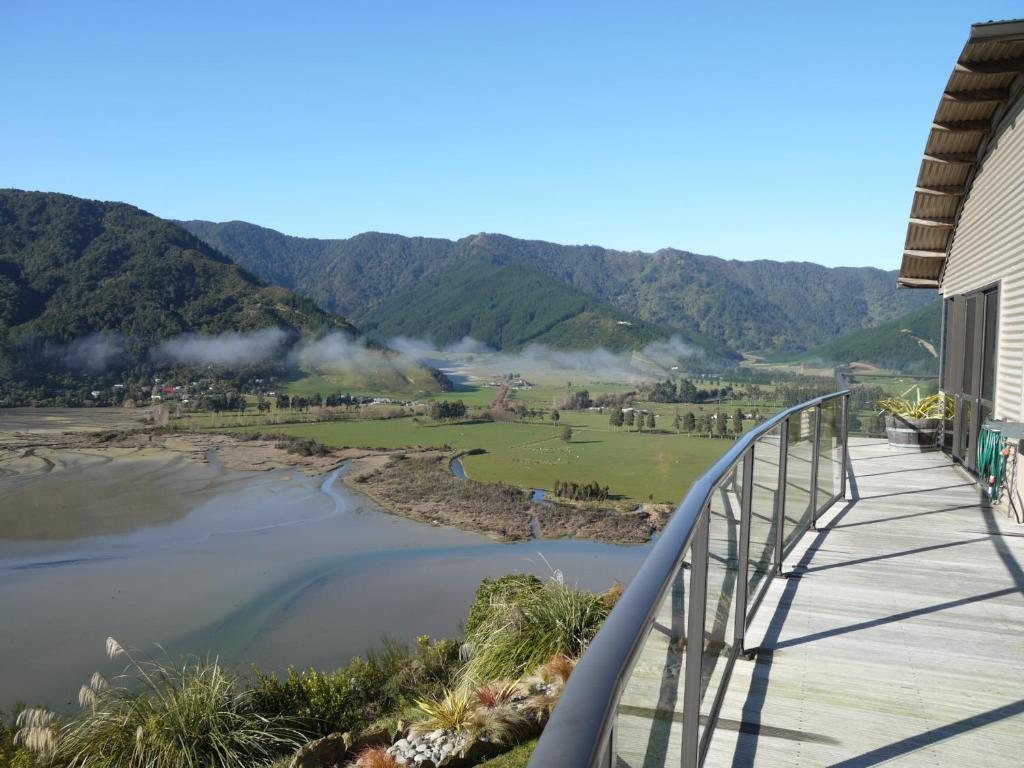 Okiwa Bay Lodge Picton Buitenkant foto