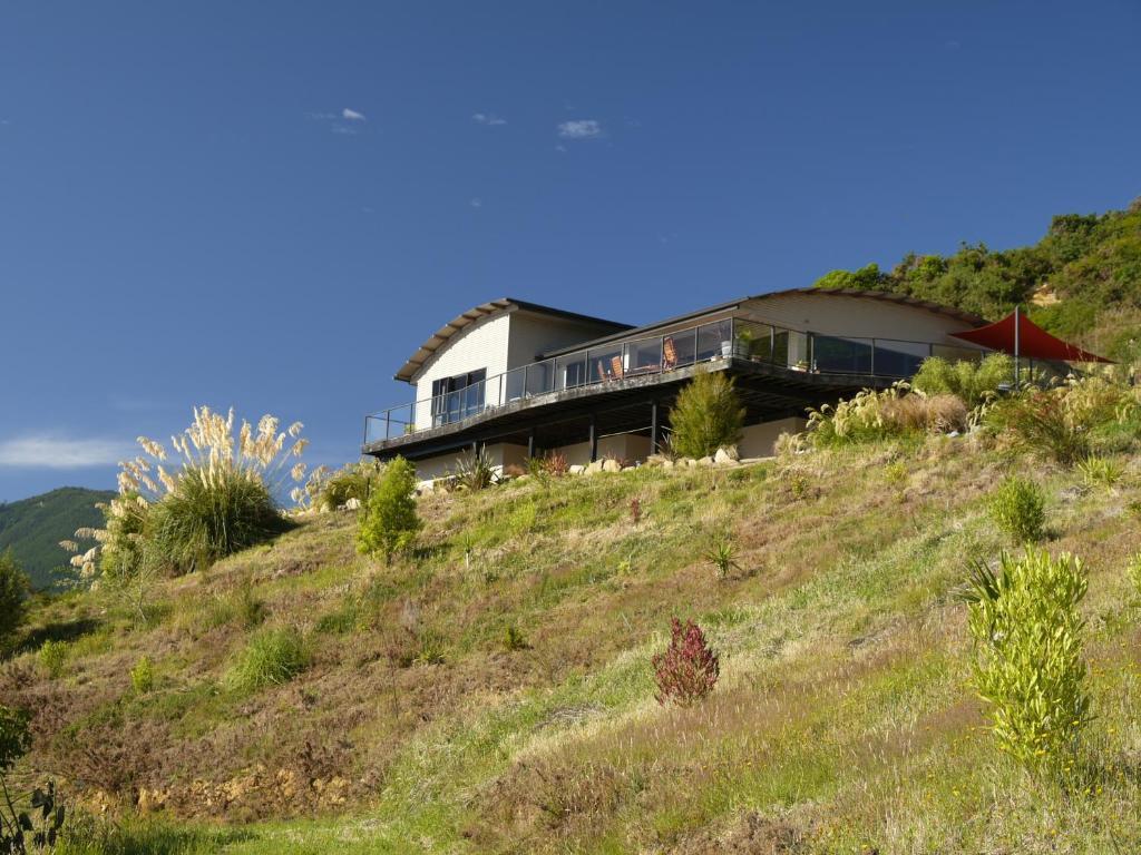 Okiwa Bay Lodge Picton Buitenkant foto