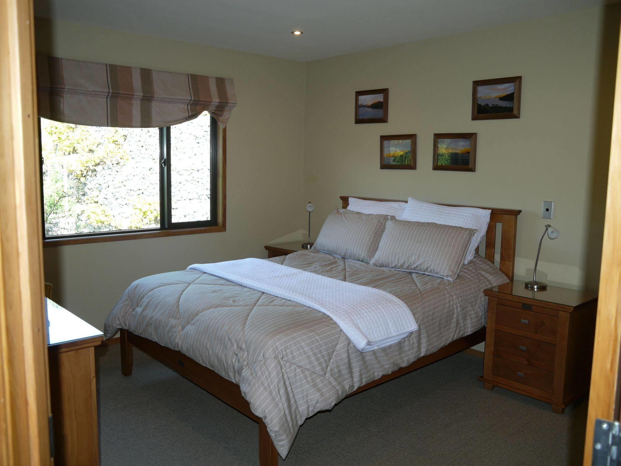 Okiwa Bay Lodge Picton Buitenkant foto
