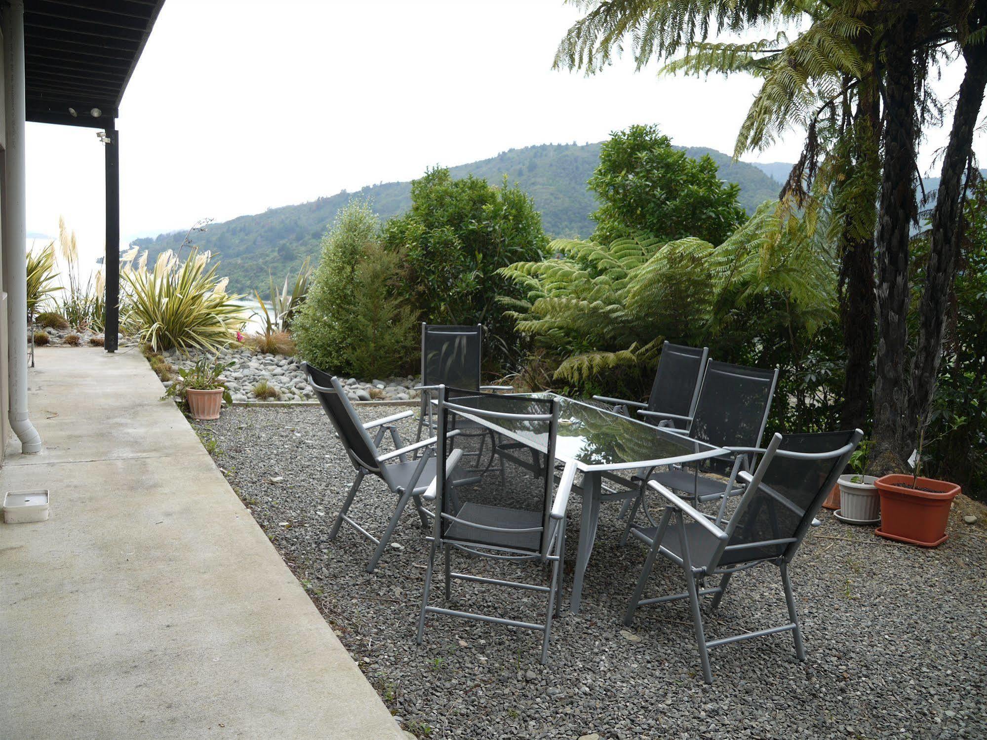 Okiwa Bay Lodge Picton Buitenkant foto