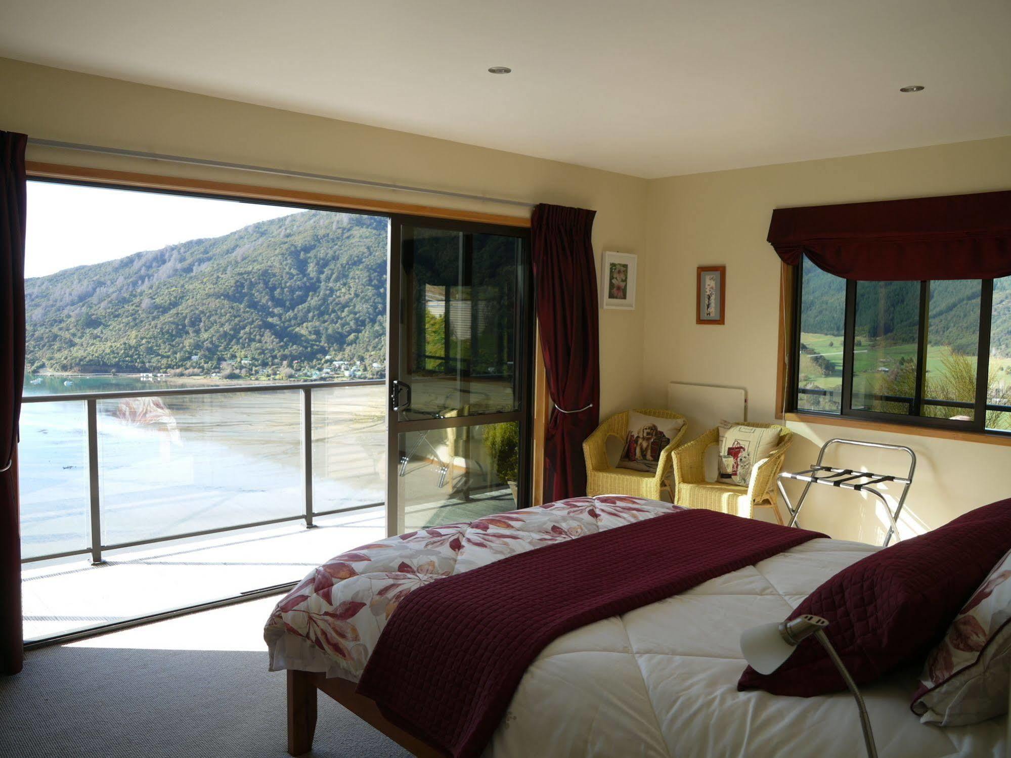 Okiwa Bay Lodge Picton Buitenkant foto